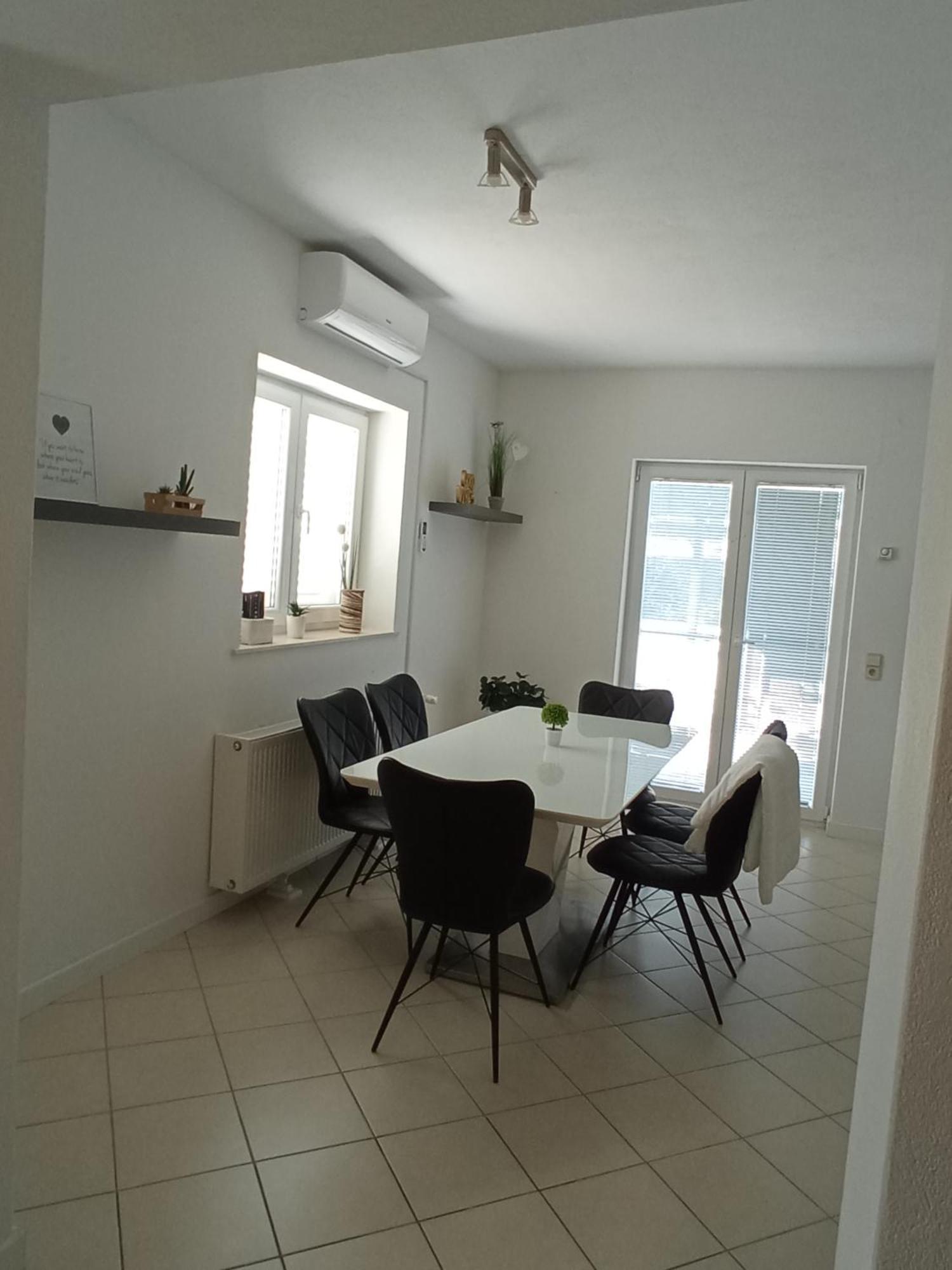 Apartman Carpe Diem Sutomiscica Exterior photo