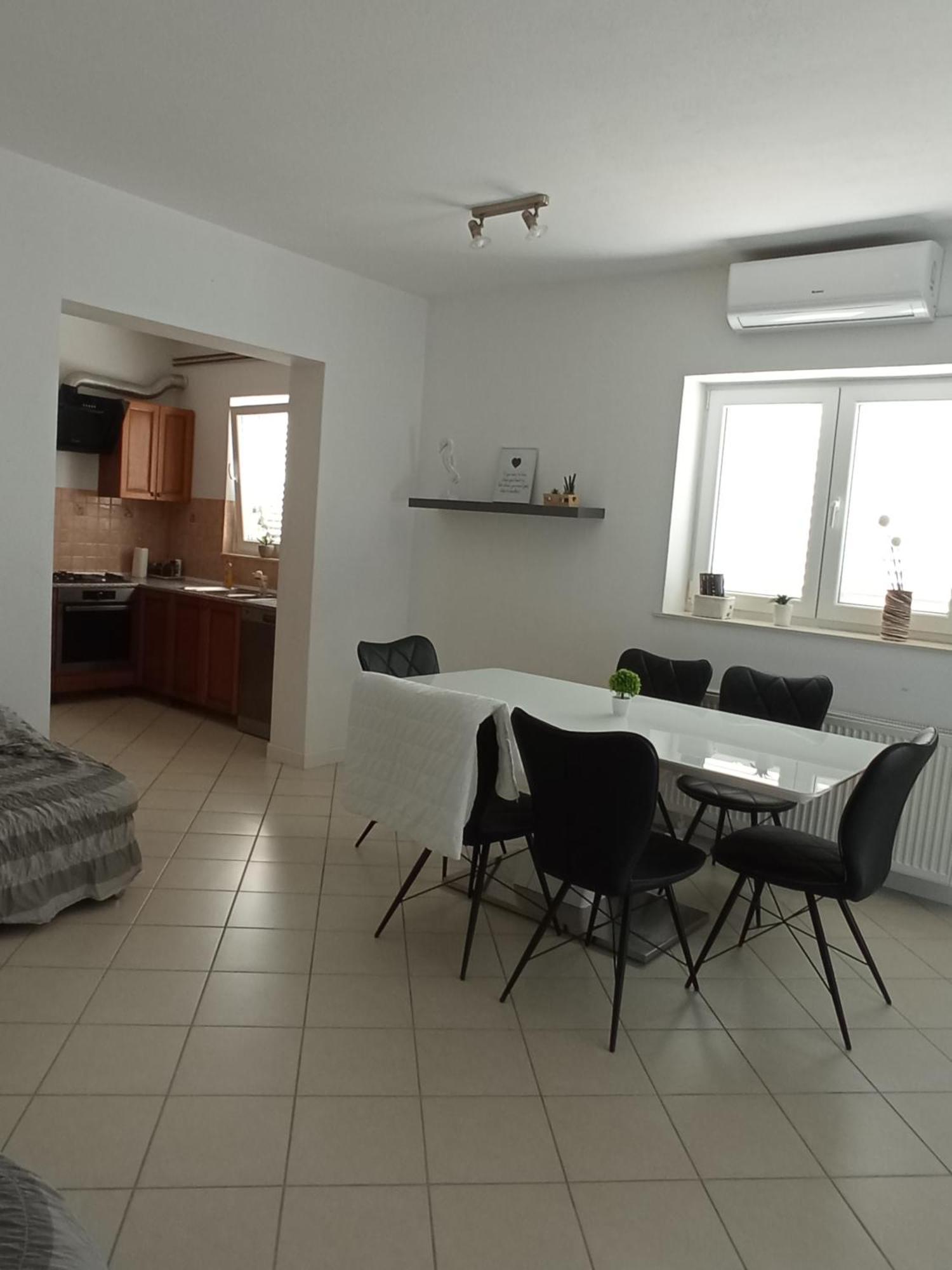 Apartman Carpe Diem Sutomiscica Exterior photo